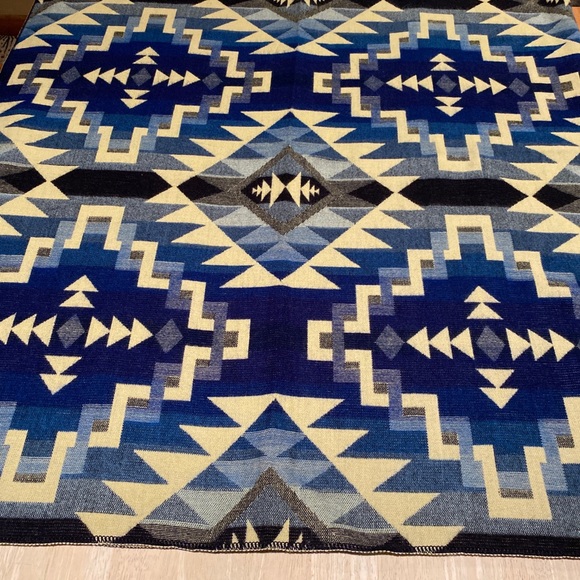 Gorgeous Alpaca soft blanket. New n… - Picture 5 of 5